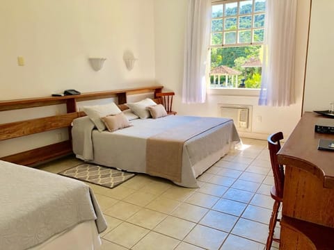 Quarto quadruplo standard, Acessível, Vista para o jardim | 5 bedrooms, minibar, desk, blackout drapes