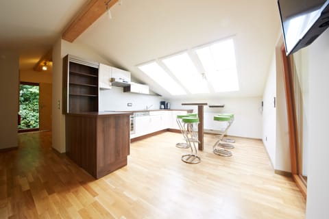 House, 5 Bedrooms (Holiday Lodge) | Private kitchen | Full-size fridge, microwave, oven, stovetop