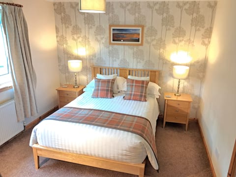 Cottage, Multiple Beds, Accessible, Garden View | 2 bedrooms, iron/ironing board, WiFi (free), bed sheets