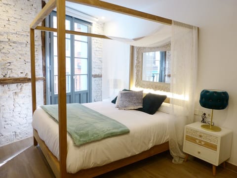 Superior Double Room (Alhondiga) | 1 bedroom, premium bedding, down comforters, Select Comfort beds
