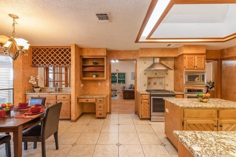 Well equipped kitchen with a second sitting area