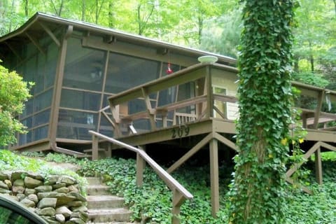 Mathews' Mansion is a lovely retreat for unwinding. Sorry, no dogs.