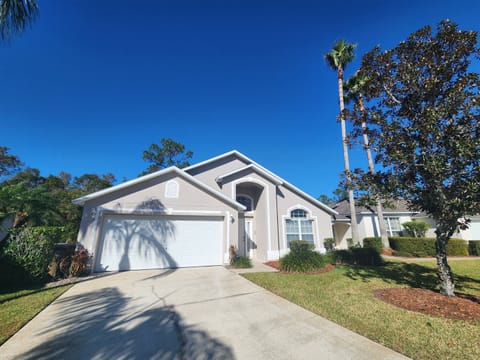 4BR 3BA Pool Home in gated Resort LAKE BERKLEY
