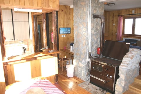 Kitchen, stove and dining area