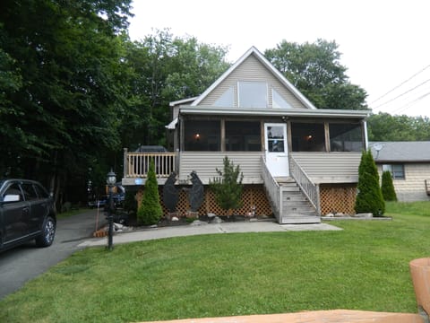 House with Screen Room