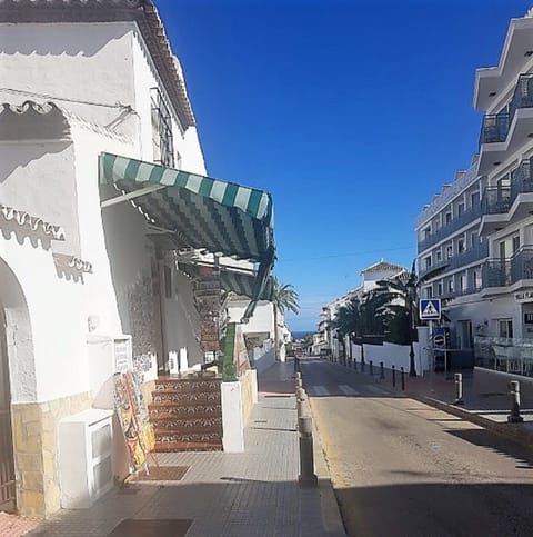 Street View to Beach