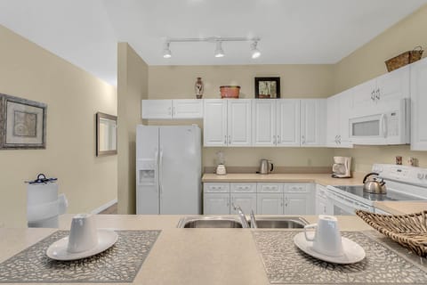 Fully equipped kitchen