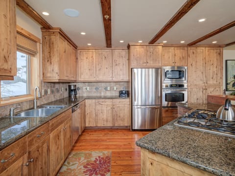 Black Eagle 31, Kitchen, 1