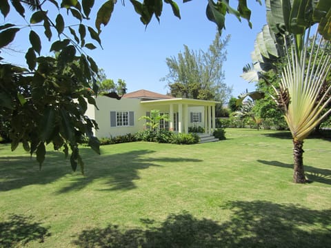 Sanora - 2-Bedroom villa
(Sleeps 6 with Sofa-bed)