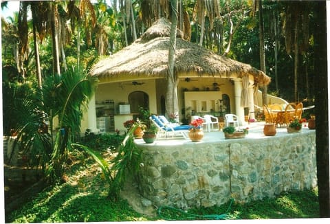 picture of ocean side of house