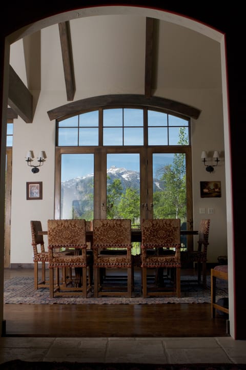 Antigue dining table sits 12