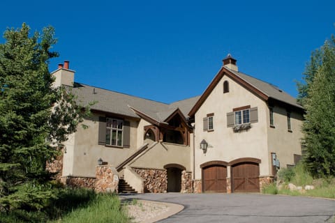 Custom built home 2007 breathtaking views of Provo Canyon. Spa Wi-fi