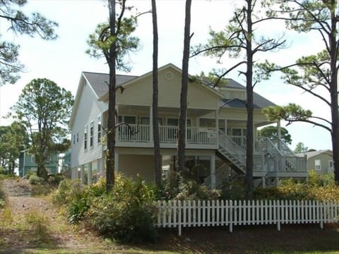 Front Balcony Porch (Left) With Bay View