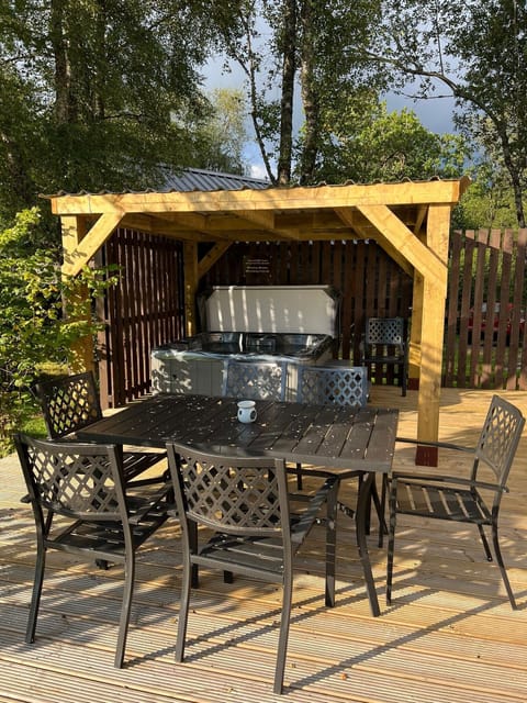 Hot tub and outside dining area