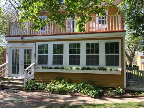 Front cottage picture