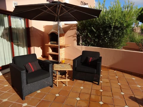 Terrace with built-in BBQ
