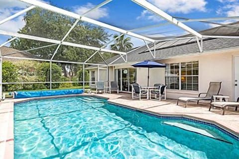 vacation-villa-pool-1[1].jpg