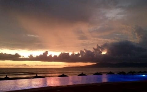 Unbeatable spectacular sunsets. Negative edge pool perfect for that evening swim