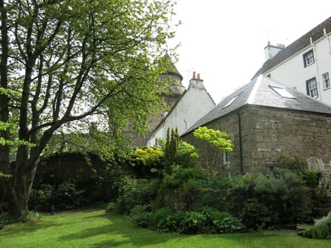The Ruin and Falkland Palace
