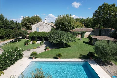 CAUMONT-SUR-DURANCE vacation rental, comfortable house for rent for 6 people. Online reservation with Plaisirs & Maisons de Provenc