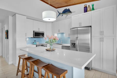 Kitchen with seating island