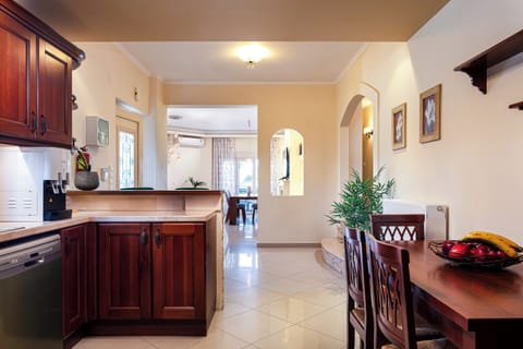 Exciting kitchen details. 