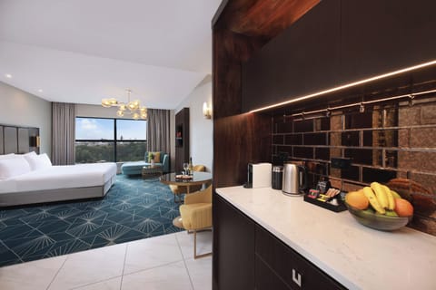 Premium bedding, in-room safe, laptop workspace, blackout drapes