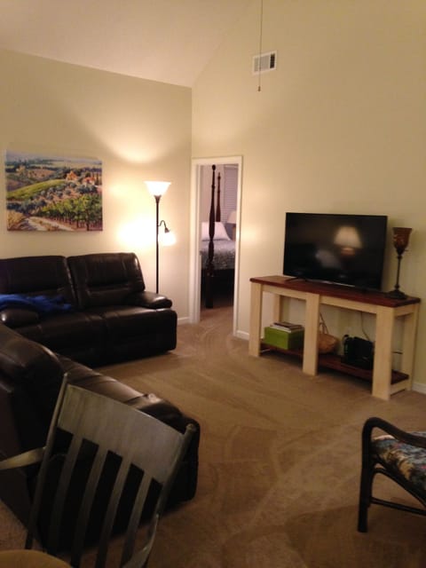 Widescreen smart TV, WiFi