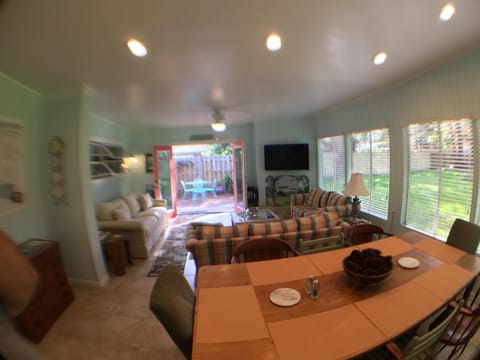 Jekyll Room with Farm Table