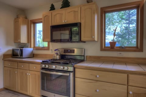 Equipped with a gas stove, pots and pans, dishes, glassware and cookware