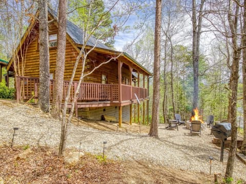 Pigeon Forge Pet Friendly Cabin "Sweet Dreams" - Cabin and fire pit