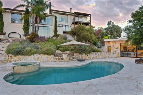 Solar heated pool, 8-person deep hot tub, 2 propane fire features