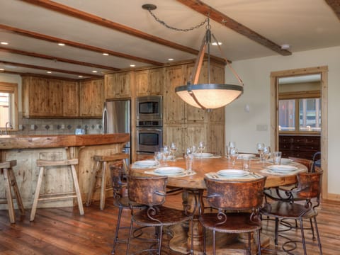 Black Eagle Lodge 10, Dining, 3