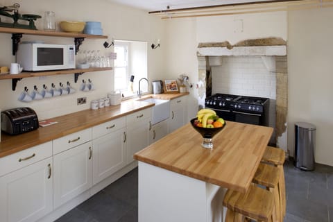 Farmhouse style kitchen with range cooker