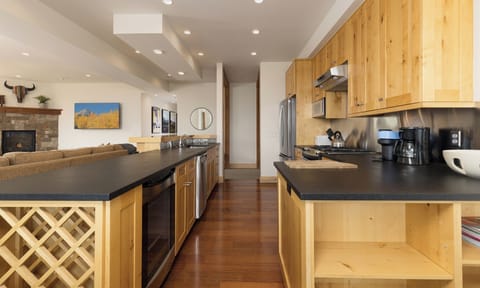 137 Beaverhead 301 kitchen1