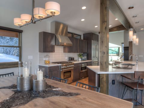 Homestead Chalet 10 Claim Jumper, Dining, 3