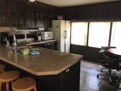 79606157-aca0-4172-96d5-05c6a375d51e