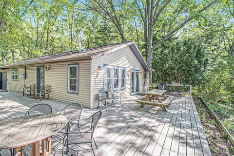Wrap around deck, home facing the lake.