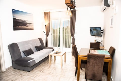 Livingroom with dining area