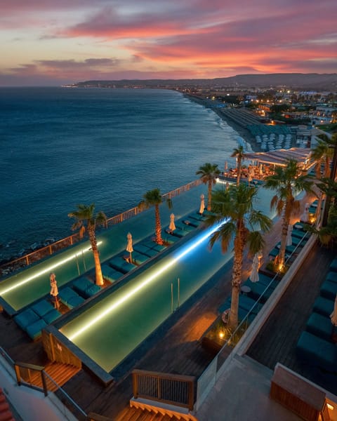 Indoor pool, 2 outdoor pools, pool umbrellas, sun loungers