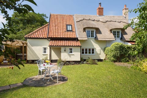 Honeysuckle Cottage, a gorgeous thatched property dating back to the 1400s.