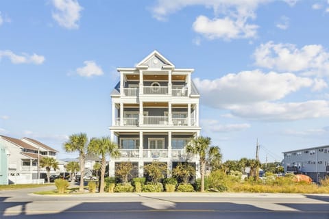 Spend a week in luxury at Amen Corner in North Myrtle Beach.