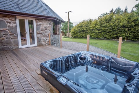 Hot tub for 6 people