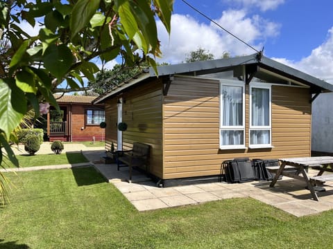 Alberta Lodge 2 Bedrooms - Sleeps 3
Self catering lodge on the Norfolk coast

