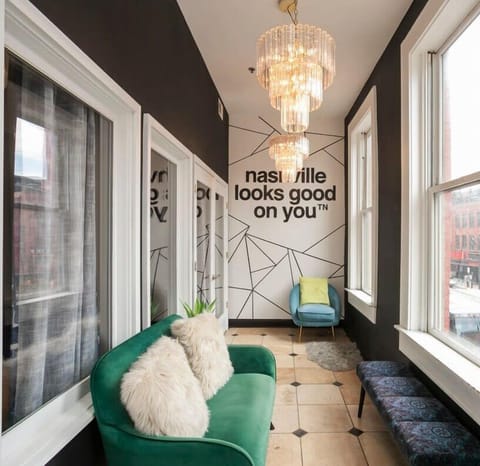 Fantastic Sun Room overlooking Broadway!
