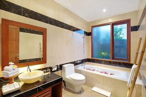 Executive Villa, 3 Bedrooms, Private Pool | Bathroom | Shower, free toiletries, hair dryer, bathrobes