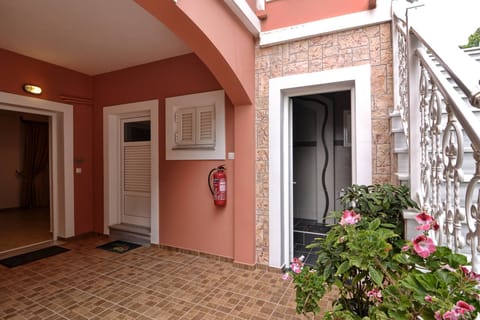 Angela Pool Apartment Agios Georgios Exterior