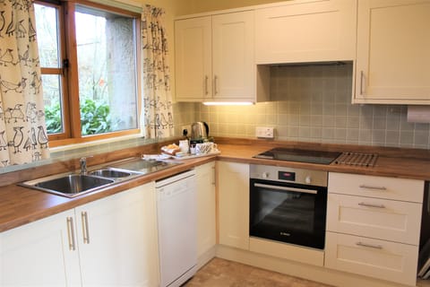 Light and spacious well equip kitchen, dishwasher, fridge freezer, microwave.