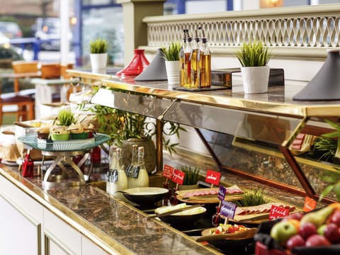 Daily buffet breakfast for a fee