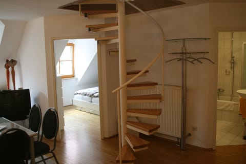 Apartment | Living area | 1-inch flat-screen TV with satellite channels, TV